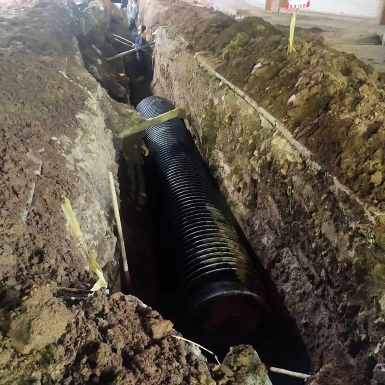 آبماندگی خیابان پوریای ولی در تقاطع بزرگراه شهید کاظمی منطقه 19 مرتفع شد

