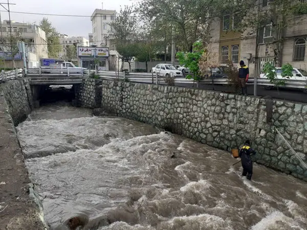 جمع آوری 60 تن زباله از مسیل ها و انهار شمال شرق تهران همزمان با بارش های بهاری