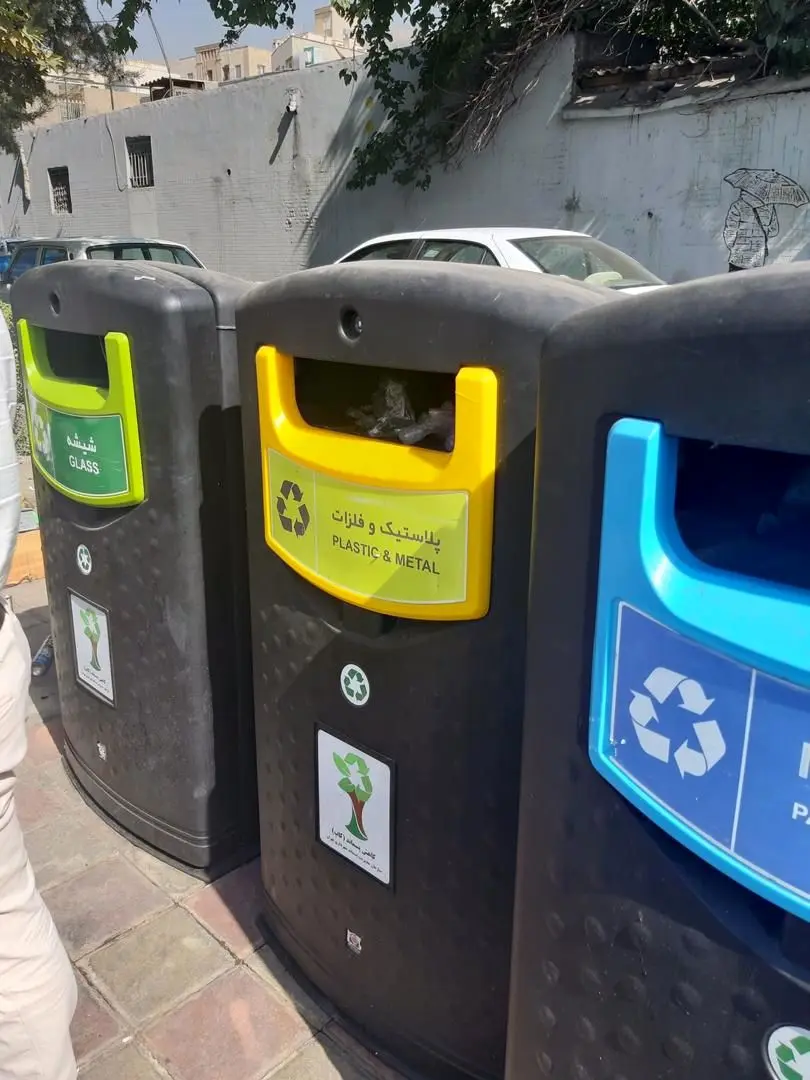 جانمایی و نصب مخازن سه گانه پسماندهای خشک در مراکز پرتردد منطقه سه

