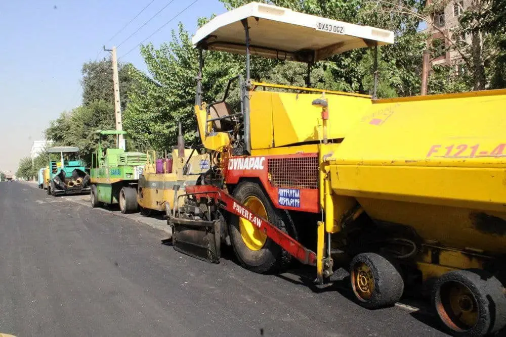 پخش بیش از سیزده هزار تن آسفالت در طرح خدمت (مضاعف) در منطقه ۲۱ شهرداری تهران

