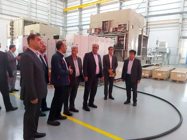 بازدید مدیران بانک ملی ایران از چند واحد تولیدی و پروژه صنعتی استان یزد

