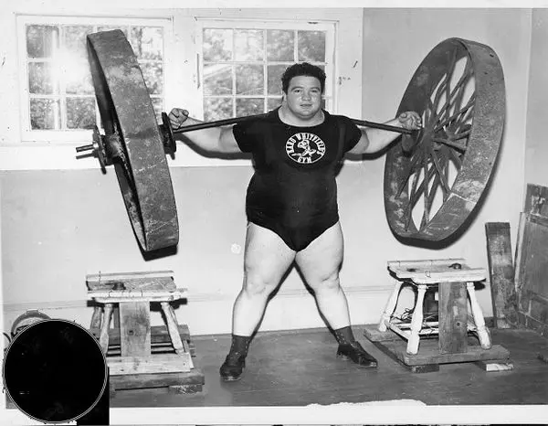 سنگین ترین وزنه ای که بشر توانسته بلند کند!+عکس