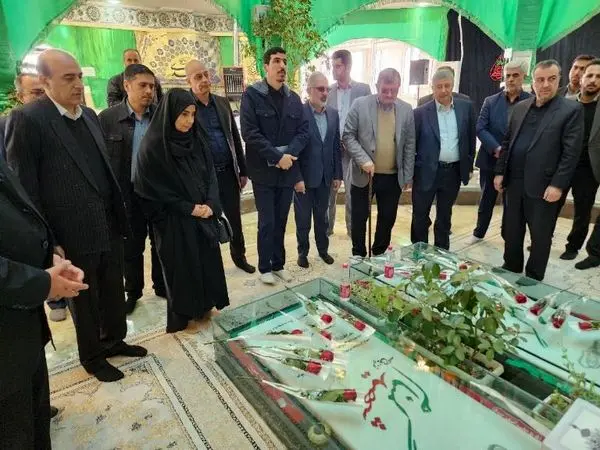 بازدید وزیر راه و مدیرعامل بانک مسکن از پروژه های نهضت ملی پردیس

