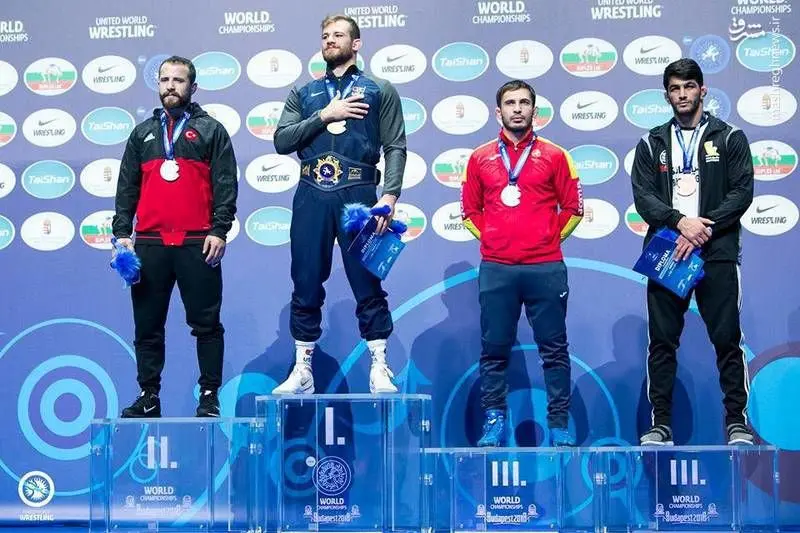 ناراحتی حسن یزدانی روی سکوی سومی+عکس