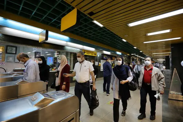 استفاده حداکثری شهروندان از ماسک در شهر زیر زمینی