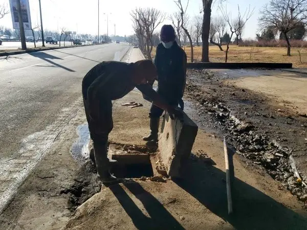 رفع انسداد کانال عرضی بزرگراه شهید کاظمی و بازگشایی دریچه بر روی کانال آزادگان منطقه 19 

