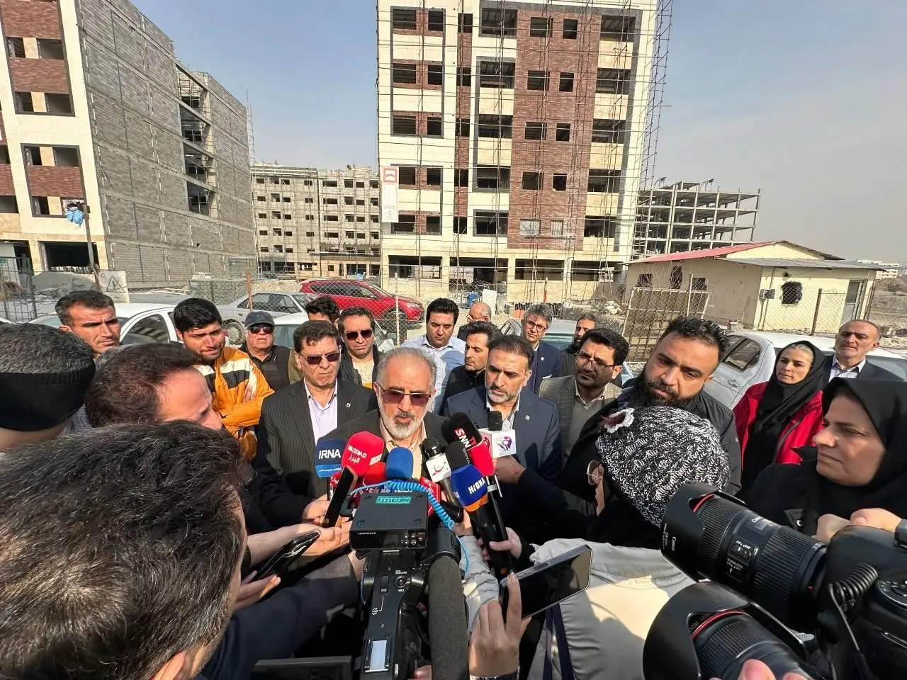 حمایت هدفمند و مستمر از پروژه‌های دارای پیشرفت فیزیکی مناسب/ تکمیل و فروش اقساطی پروژه های نهضت ملی اولویت ماست

