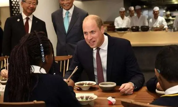 گاف آقازاده حین افتتاح یک مرکز فرهنگی! + عکس