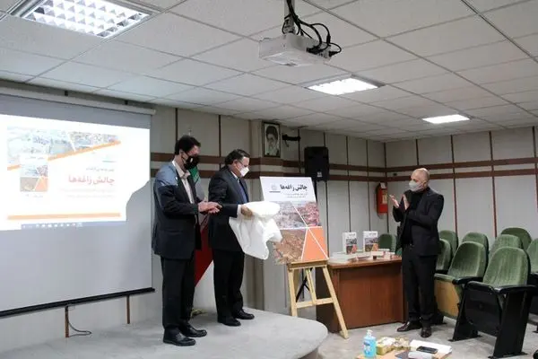 آئین رونمایی از کتاب "چالش زاغه ها" برگزار شد