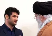 حال عجیب احمدی نژاد در مراسم افطاری +عکس 