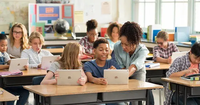 
معرفی محصولات اپل برای دانش‌آموزان و معلمان
