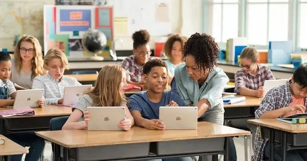 
معرفی محصولات اپل برای دانش‌آموزان و معلمان
