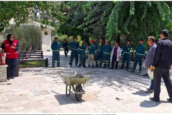 کارگران فضای سبز منطقه ۲ با شیوههای اطفا حریق آشنا شدند