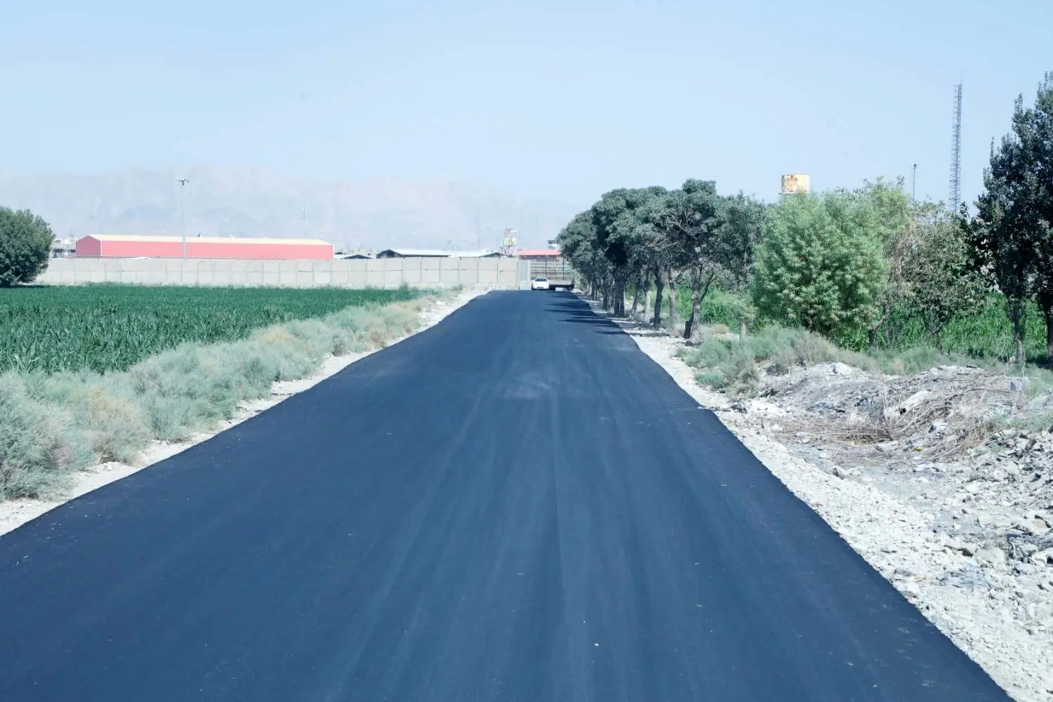 پخش 620 تن آسفالت در مسیر 2 هزار و 700 متر مربعی جاده امام زاده سه برادران منطقه 19

