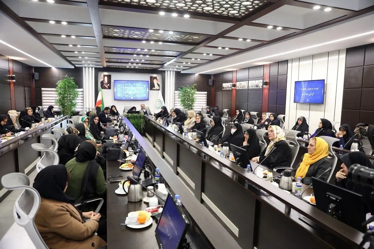 نشست هم‌اندیشی بانوان کنشگر و موثر منطقه ۳ برگزار شد 