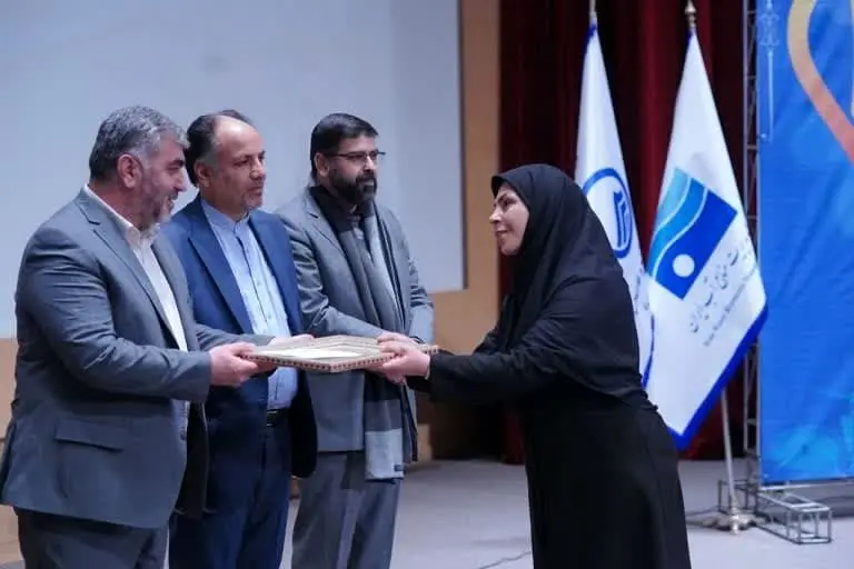 کسب رتبه برتر روابط عمومی شرکت آب و فاضلاب استان مرکزی در جشنواره ارزیابی عملکرد روابط عمومی وزارت نیرو

