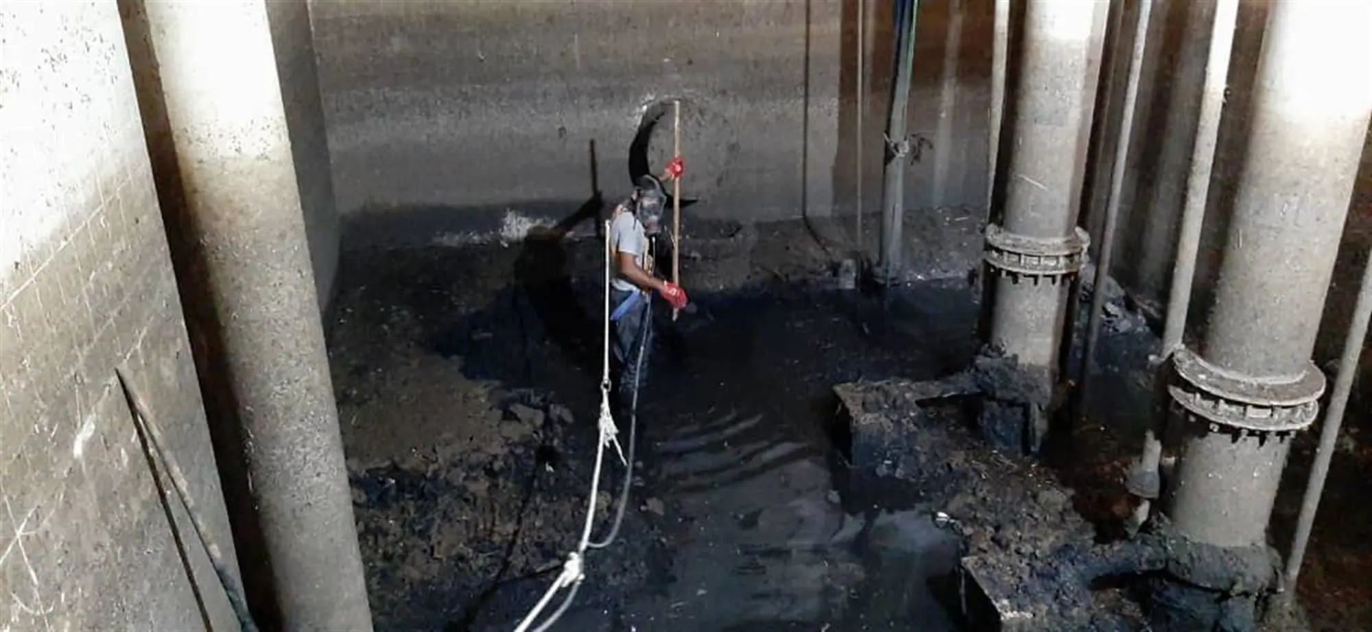 آغاز لایروبی اصلی ترین تلمبه خانه فاضلاب بندرماهشهر 

