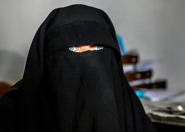 سرنوشت زن فرانسوی چشم آبی عضو داعش+ عکس