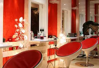 صف آرایشگاه برای رفتن به عزاداری امام حسین + عکس 