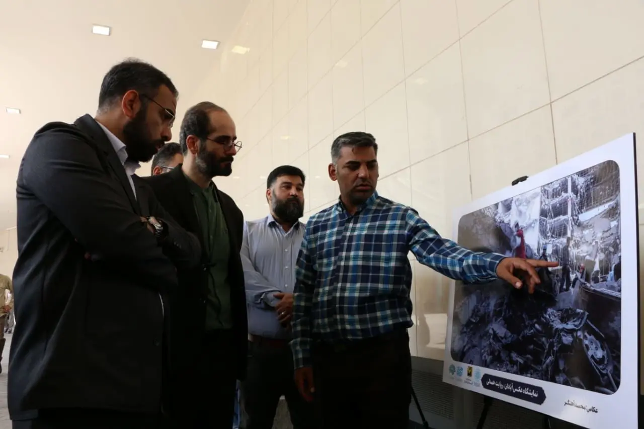نمایشگاه عکس و پوستر "آبادان، روایت همدلی" در ایوان انتظار افتتاح شد