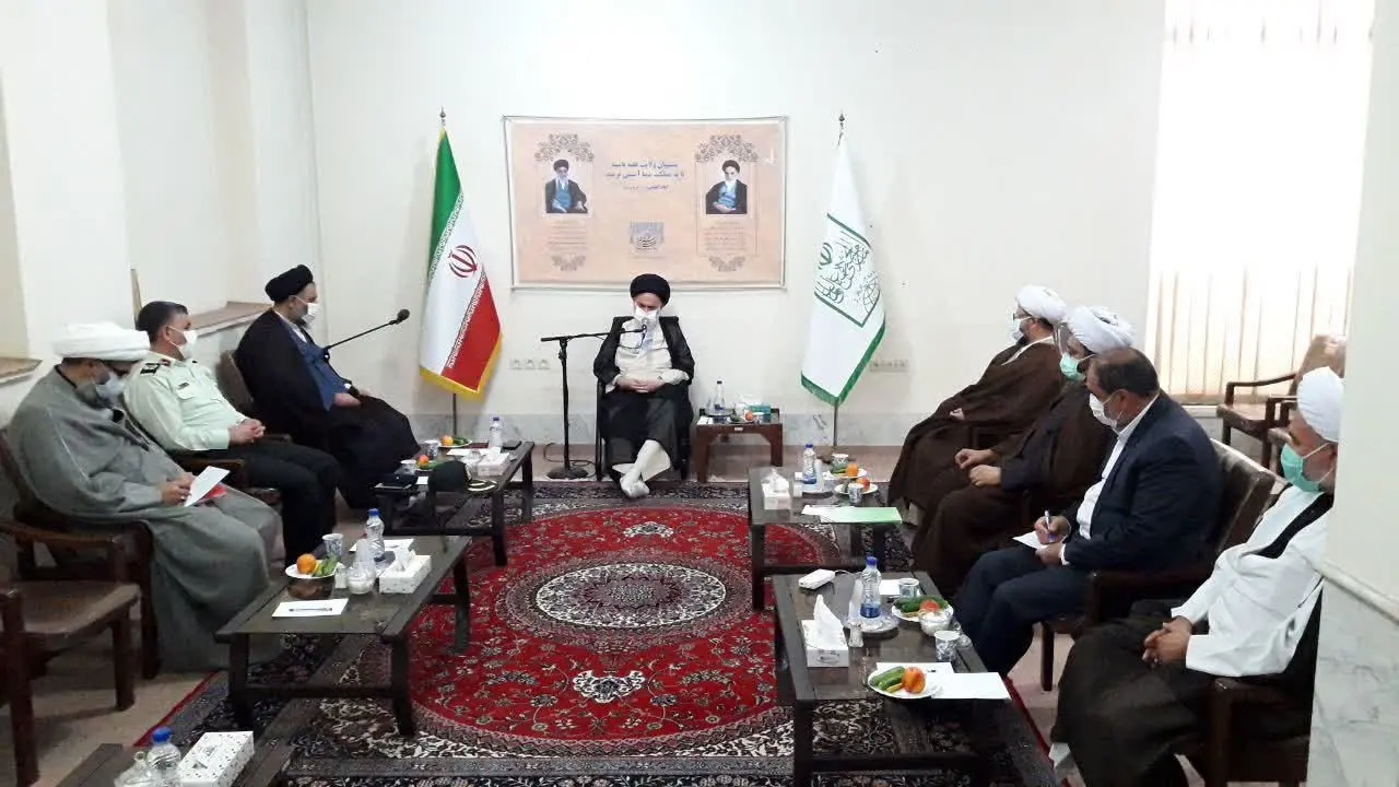نیروی انتظامی در جلب رضایت مردم بکوشد