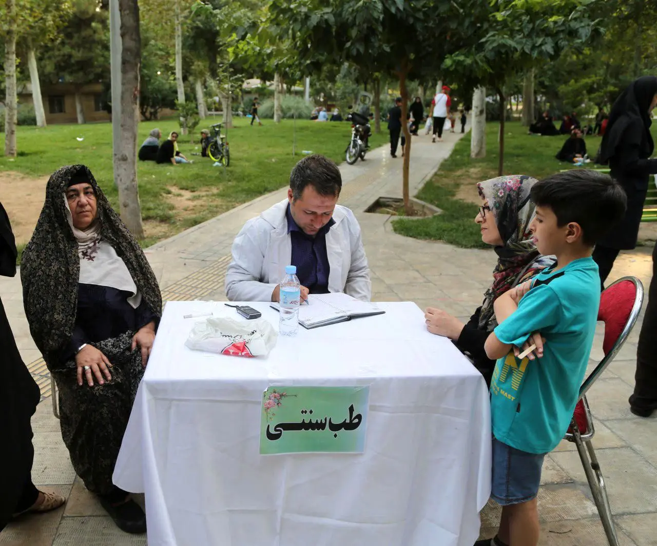 قصه گویی سالمندان برای کودکان در منطقه 15

