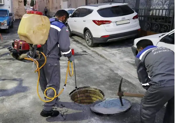 آغاز سم پاشی منهول های فاضلاب در کلانشهر اراک