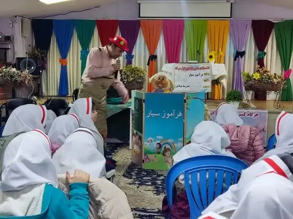 فراموز سیار به مدارس منطقه 19رسید