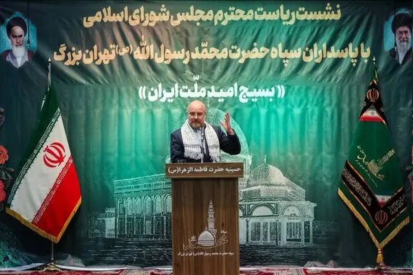 نباید مردم را به سیاه، سفید و خاکستری یا پایین و بالا دسته‌بندی کنیم

