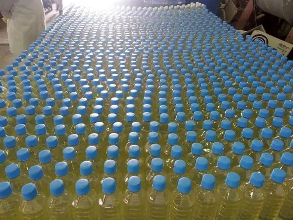 تولید بیش از ۱۷۰ هزار بطری ماده ضدعفونی‌کننده دست در پتروشیمی