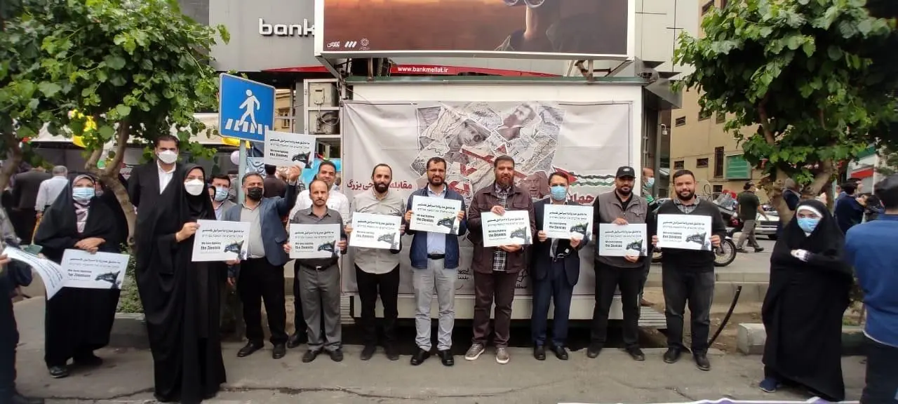 برنامه های فرهنگی شهرداری منطقه یک در خیابان انقلاب برپا شد 