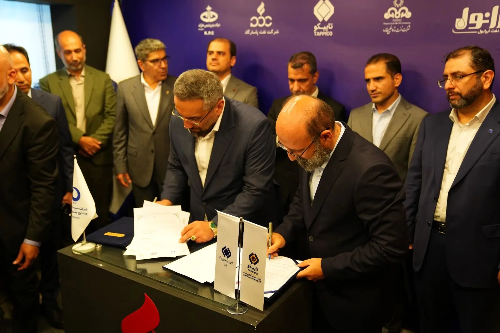 امضای تفاهم نامه همکاری میان شرکت پتروشیمی جم و شرکت سرمایه‌گذاری صنایع پتروشیمی در حاشیه نمایشگاه نفت گاز و پتروشیمی ۱۴۰۴