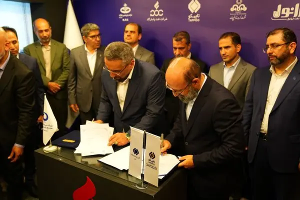 امضای تفاهم نامه همکاری میان شرکت پتروشیمی جم و شرکت سرمایه‌گذاری صنایع پتروشیمی در حاشیه نمایشگاه نفت گاز و پتروشیمی ۱۴۰۴