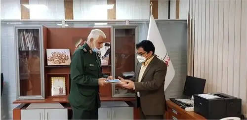 تقدیر از مدیر روابط عمومی شرکت فولاد خوزستان
