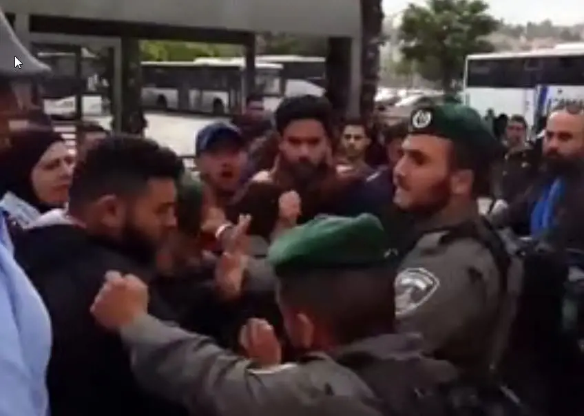 
حمله بی‌دلیل سربازان به یک جوان + عکس
