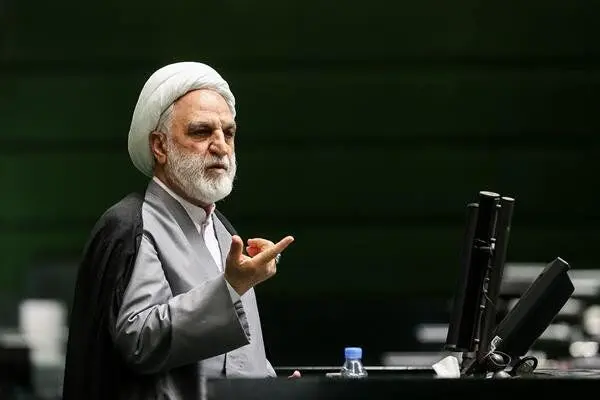 اژهای: اجازه و وقتی برای پرداختن به حاشیهها نداریم