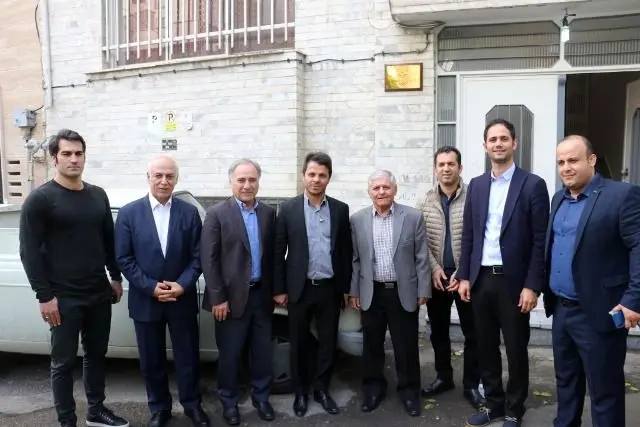 پلاک افتخار المپین و پیشکسوت کشتی کشور سر درمنزل وی نصب شد