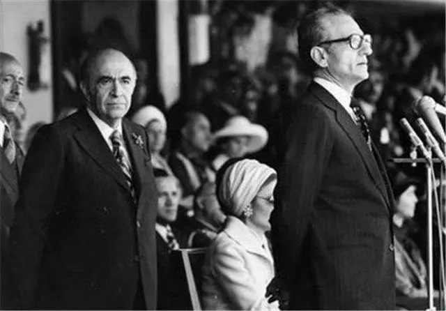 
روزی که هویدا اعدام شد
