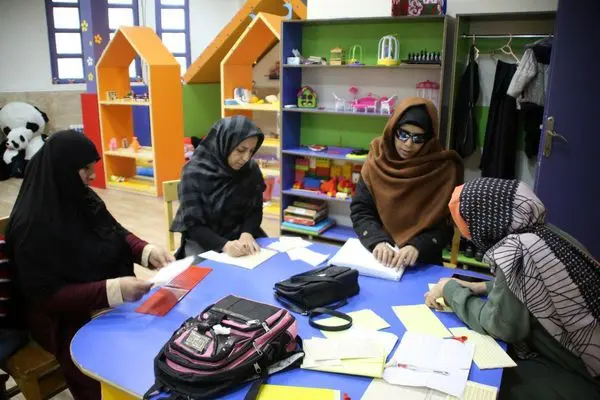 آموزش مهارت های اجتماعی به کودکان نابینا در باغچه حواس منطقه ۱۵
