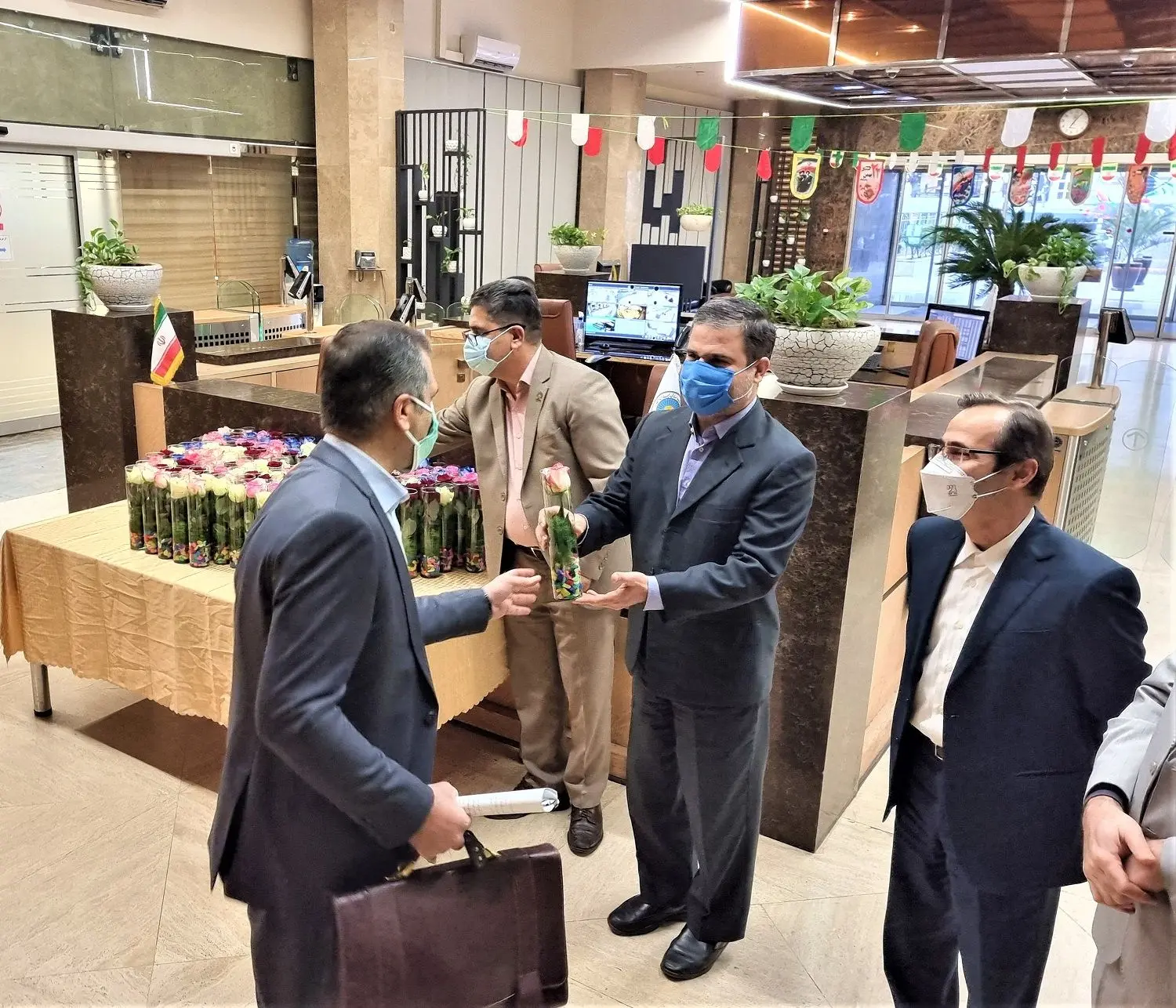 تکریم مقام پدر در شرکت بیمه ایران به مناسبت ولادت امیرمؤمنان حضرت علی‌ (ع) و روزمرد