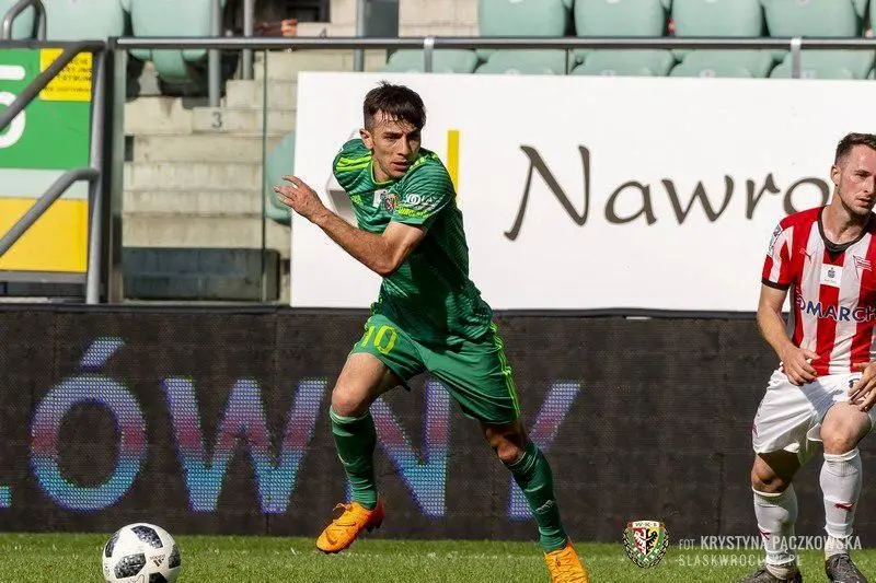 فرشاد احمدزاده جزء بدترین خریدهای زمستانی اروپا!