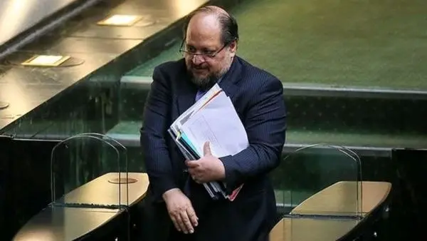 شریعتمداری در جلسه بررسی استیضاح شرکت نکرد