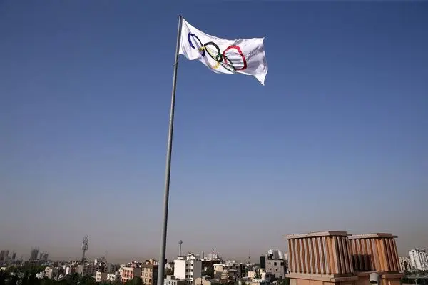 اهتزاز بزرگترین پرچم IOC در محل کمیته ملی المپیک ایران