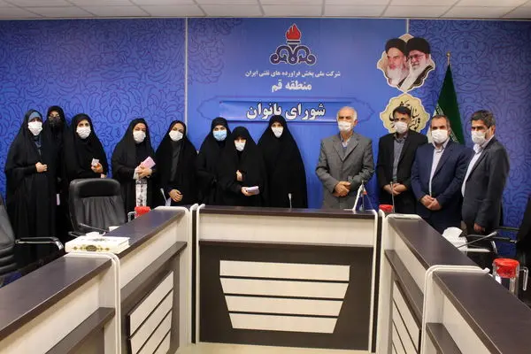 تجلیل و تکریم از بانوان شاغل در شرکت ملی پخش فرآوردههای نفتی منطقه قم
