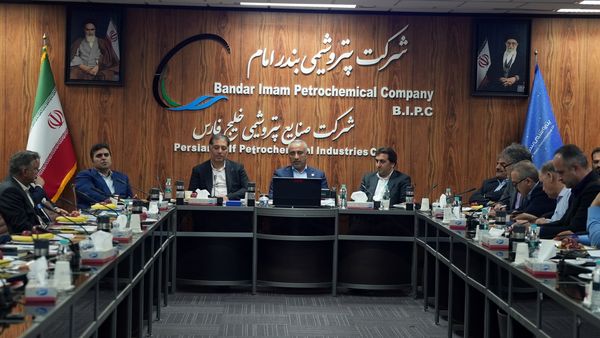 بازار سرمایه، چشم‌انتظار عرضه سهام بزرگ‌ترین شرکت پتروشیمی ایران


