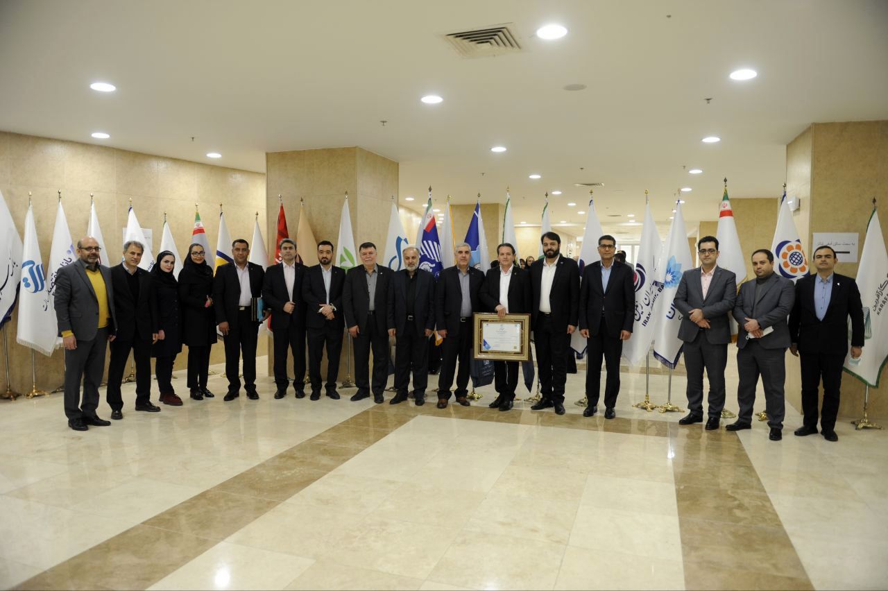تقدیر از روسای موفق شعب بانک ایران زمین در باغ موزه بانک مرکزی   

