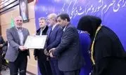 لوح ثبت شهر ملی تفرشی دوزی به معاون عمرانی استانداری مرکزی اهدا شد


