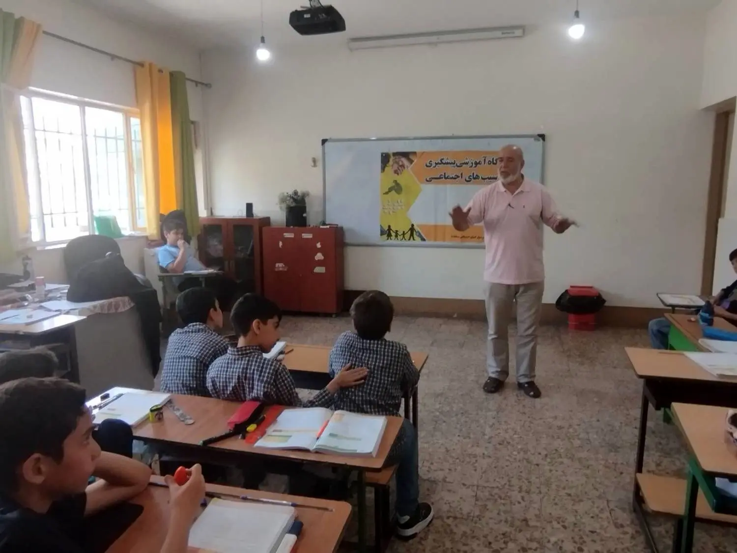  ثبت ۲هزار و پانصد نفرساعت کارگاه پیشگیری از آسیب ‌ها در شش‌ماهه دوم سال منطقه ۸ 