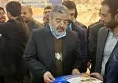  رئیس سازمان پدافند غیرعامل کشور از غرفه ایمیدرو دیدن کرد
