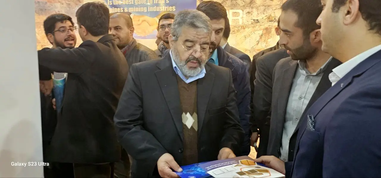  رئیس سازمان پدافند غیرعامل کشور از غرفه ایمیدرو دیدن کرد
